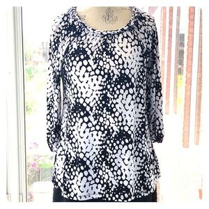 Style and company Black and white print top